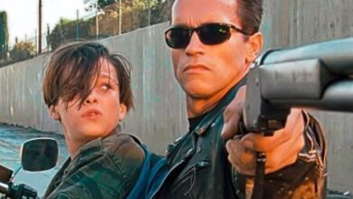 Arnold Schwarzenegger holding gun in The Terminator scene